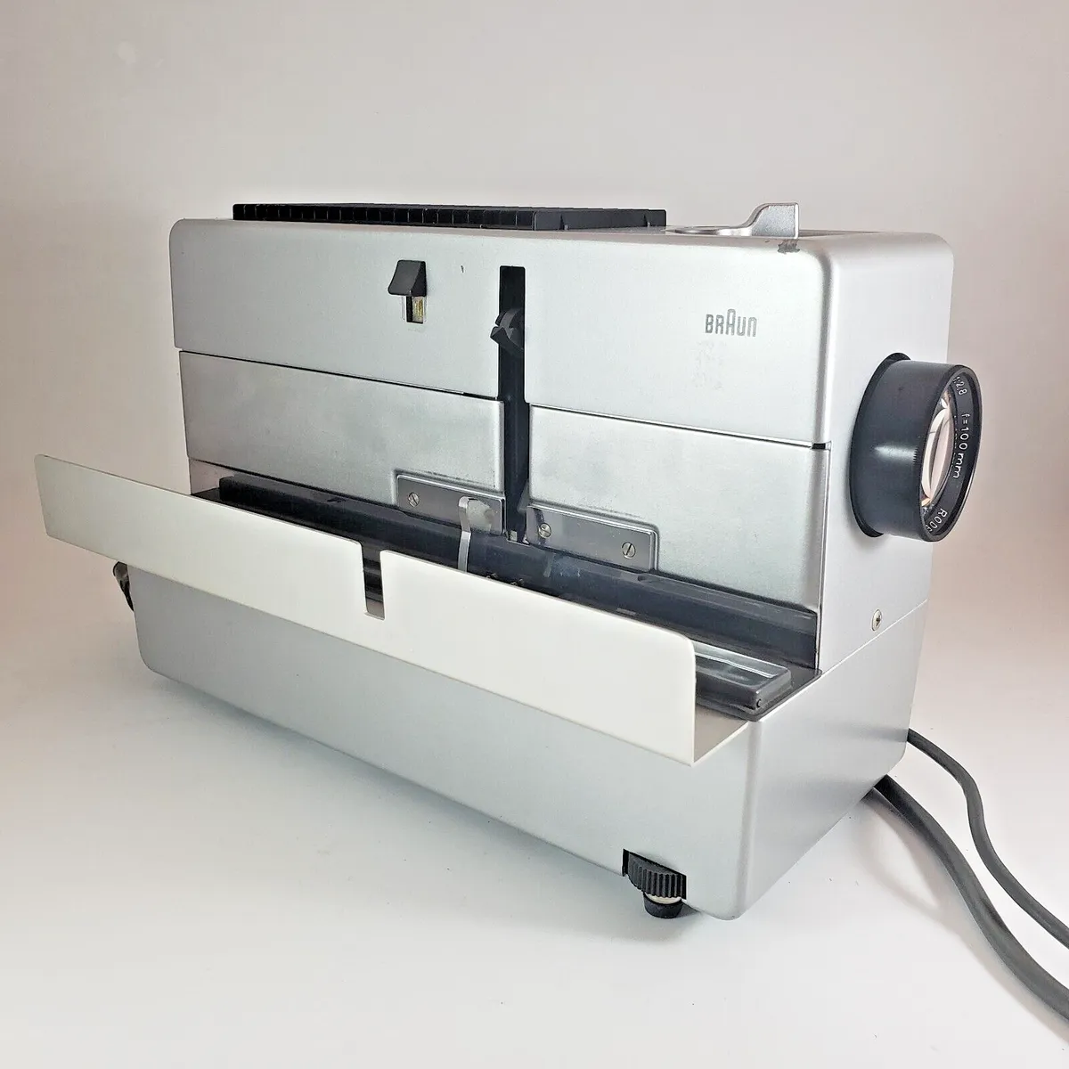 D-47 Slide Projector
